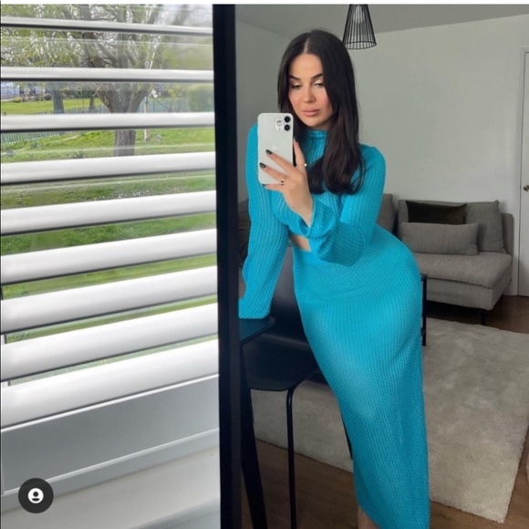 Luxurious blue knit crop top. Matching set available. Beach set. Going out set. - Picture 4 of 9